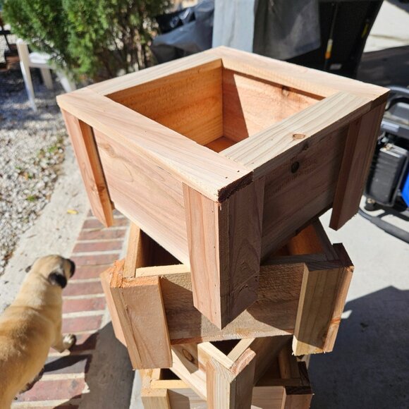 Planter, pots, flowers, decoration, cedar, gifts - Picture 2 of 8